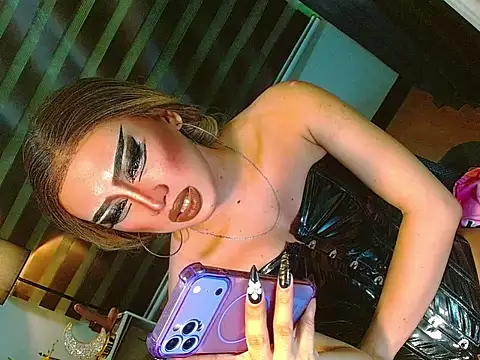 HOLLYWOOD_QUEEN_88 webcam