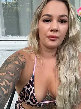 xXBigPeachBunnyxXx webcam