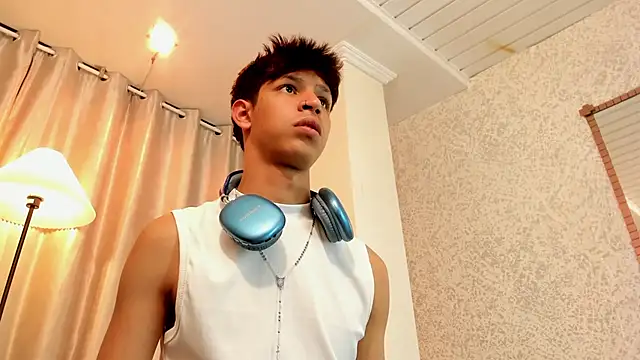 Ethan_qop webcam