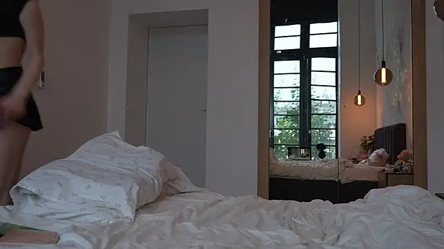 ibiddi (F young) - Glass dildo in pussy