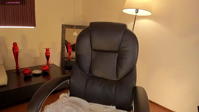 Watch Maaiitee live on EroticFlix - High definition streams