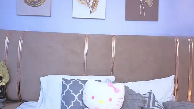 Mia_Naive webcam