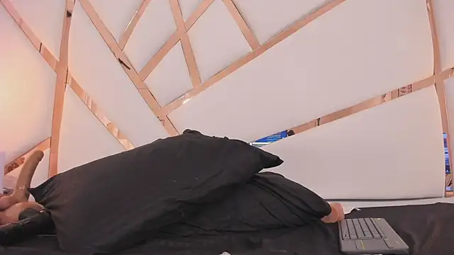 Abby_black_star webcam