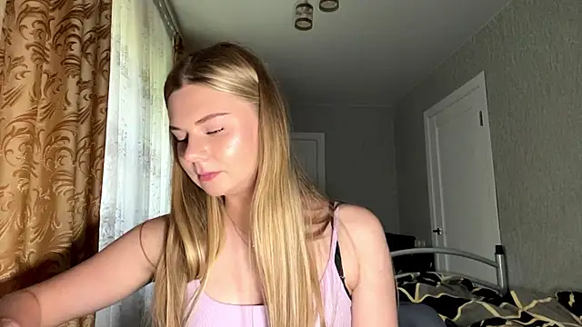 HoneysPiee webcam