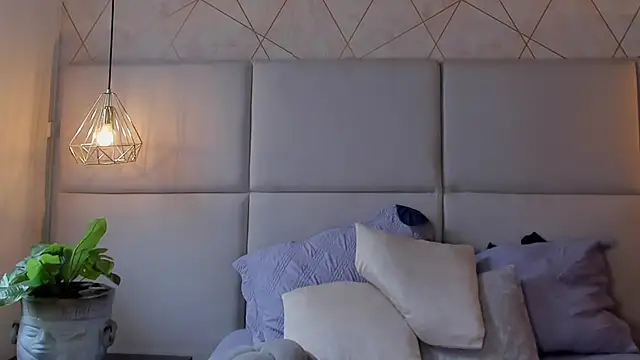Watch SamayRyann live on EroticFlix - High definition streams