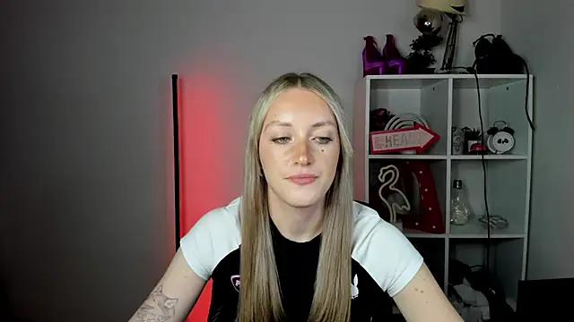 EvelynBlond webcam