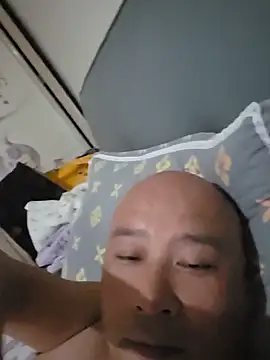 123wcnmlgb123 (Ask my age) - 赚钱给嫂子买特斯拉