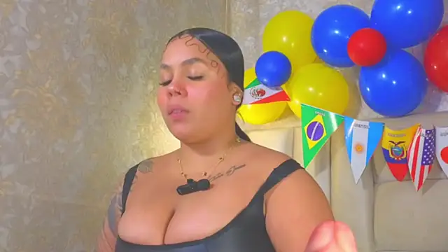 emilyqueen3x (F young) - 🍑Doggy pose + twerk🍑