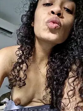 VelvetCurls webcam