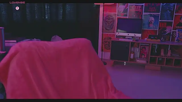 sensualkattt (F young) - Lick finger and put it in pussy