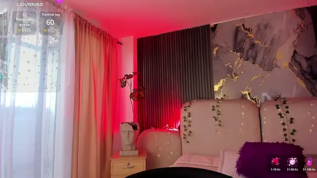 CarolineFyre webcam