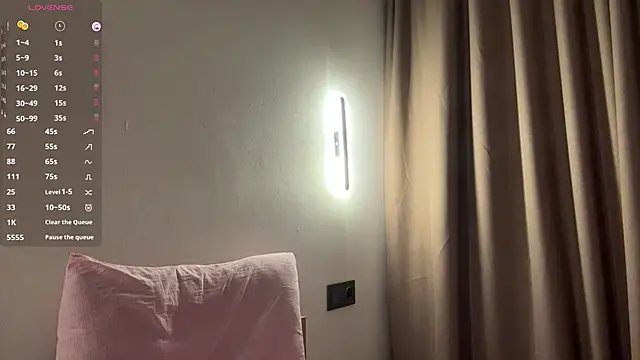 Ur_neighbor_Kira webcam