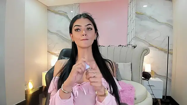 EmmaStonns live cam on StripChat