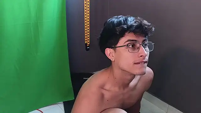 Aaron_Eze webcam