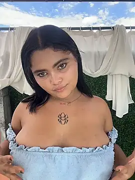 HoneyBunXXX webcam