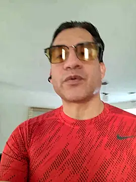 ChrisFloresP live cam on StripChat