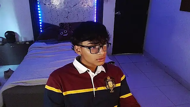 Mr_yisuzz live sex cam