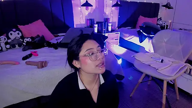 Watch SabrinaV_ live on EroticFlix - High definition streams