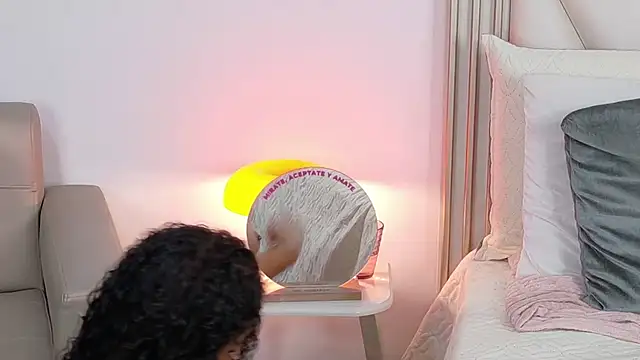 zarareyes (F young) - I just want to seduce you today