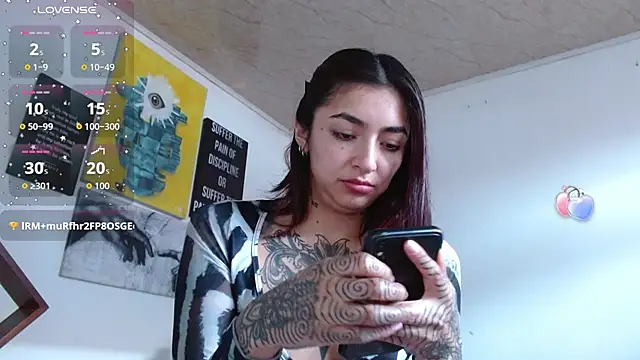 ZoeBakers_ live cam on StripChat