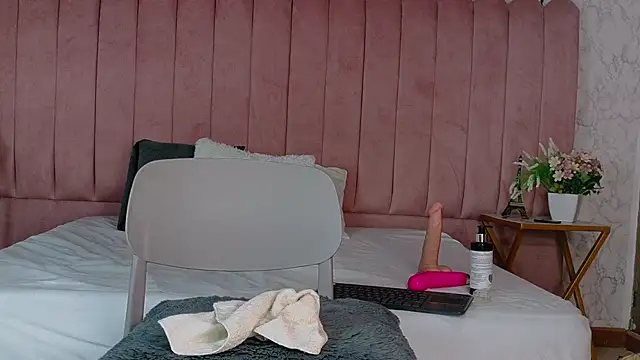 SCARLHETTBROWN webcam