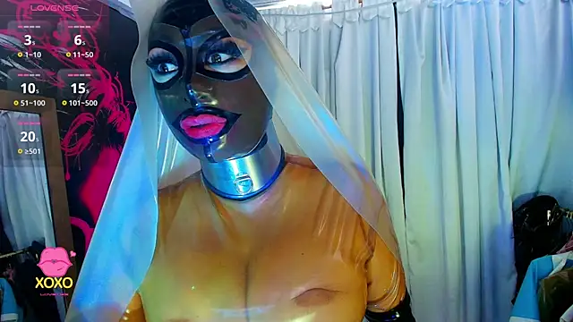 LatexDevil_Blondie webcam
