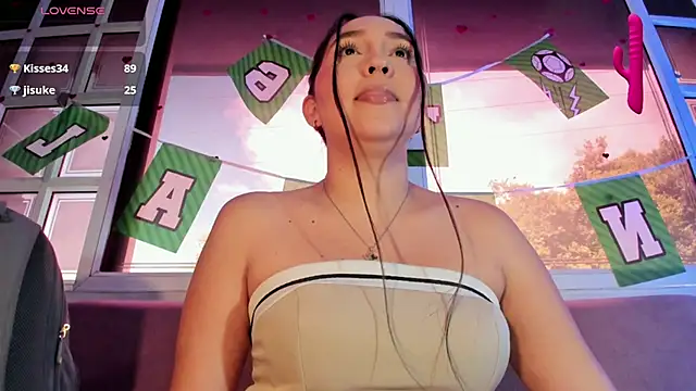 AlissaJoness webcam