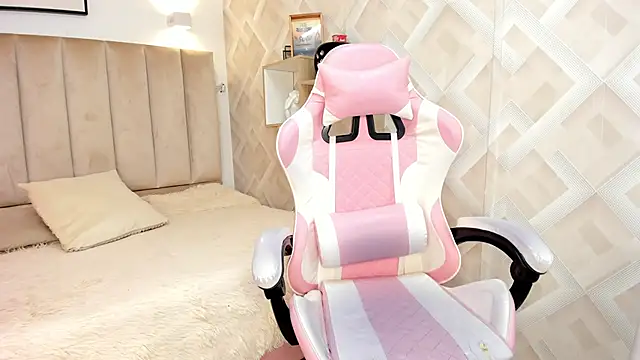 Clhoe_Johnson webcam