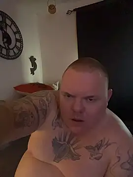 gingersnap4444 (Ask my age) - shirt off