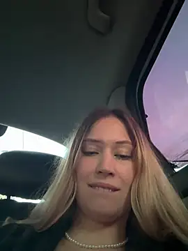 blonde_exe webcam