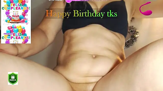 dalilasquirt1 live cam on StripChat