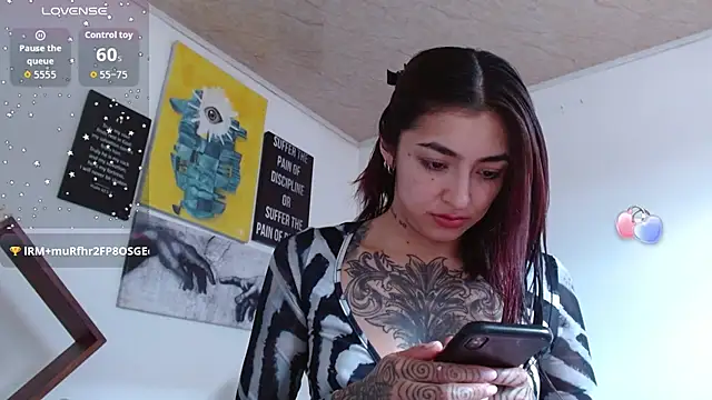 ZoeBakers_ webcam