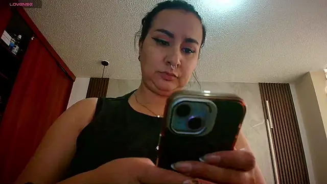 Watch Abril_Luv live on EroticFlix - High definition streams