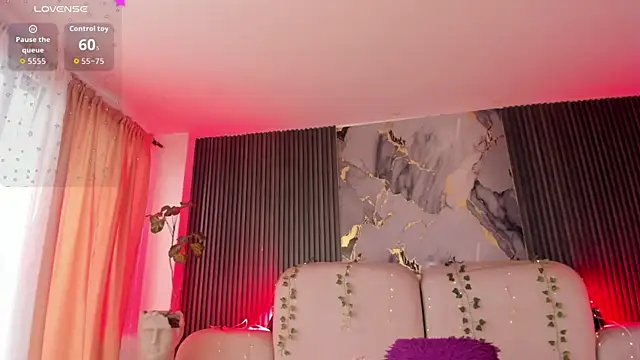 CarolineFyre webcam