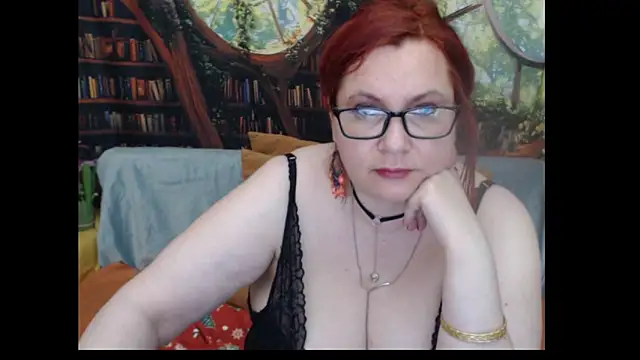 PlayfullMature webcam