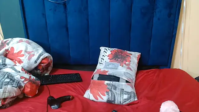 HotCreamyTea webcam
