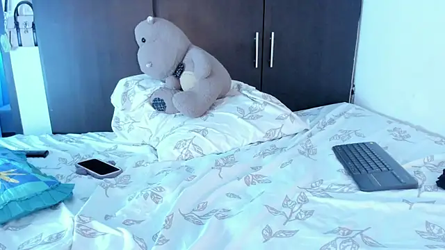 mensia_hernandz webcam