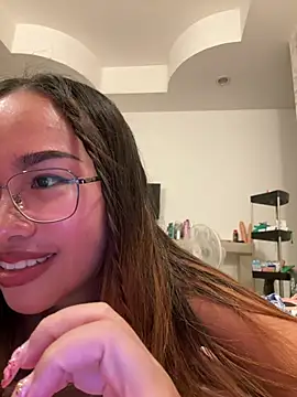 Watch Ponthip live on EroticFlix - High definition streams
