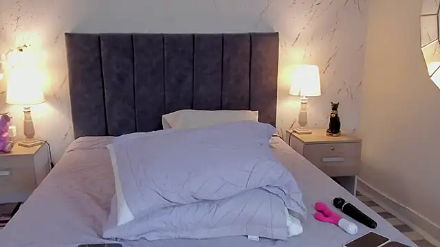Watch Emilly_Beaumont live on EroticFlix - High definition streams
