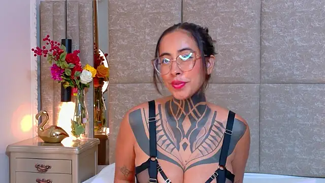 Watch NicoleBlum live on EroticFlix - High definition streams