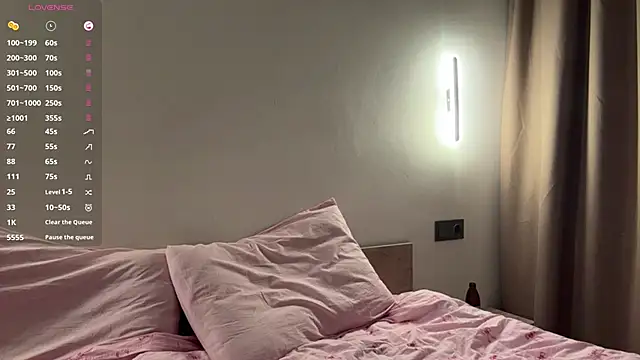 Ur_neighbor_Kira webcam