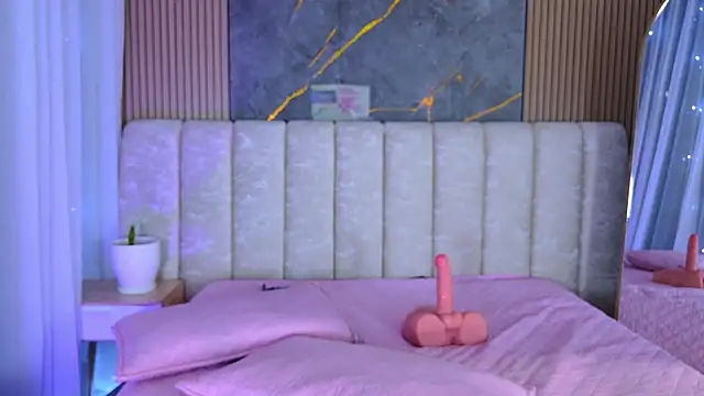 Watch mia_scot live on EroticFlix - High definition streams