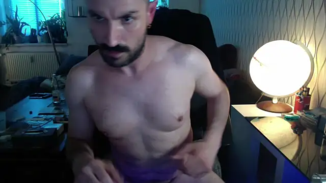 tomz0819 live cam on StripChat