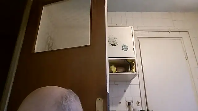 mariusica1@xh live cam on StripChat