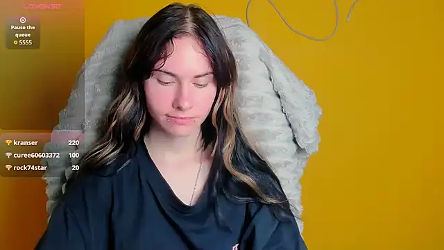 Fiona_Night live cam room