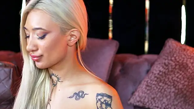 Watch SiennaJayden live on EroticFlix - High definition streams