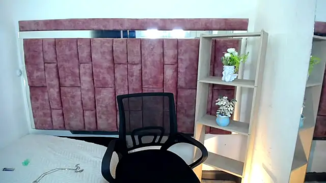 DeboraRaquel live cam on StripChat