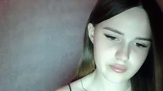 SweetLoraa webcam