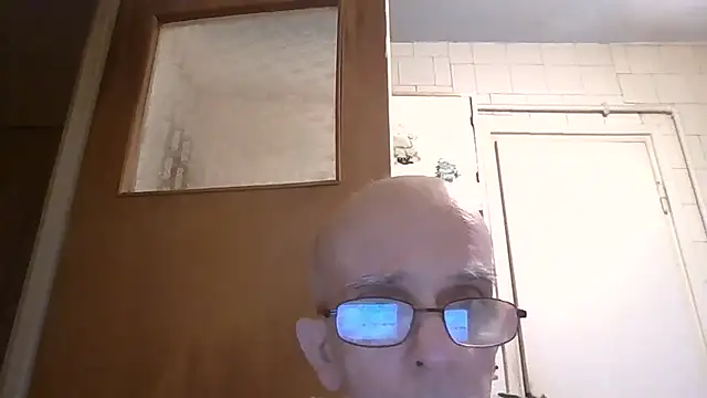 mariusica1@xh live cam on StripChat