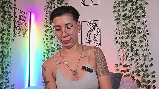 MiaMorgan_ webcam